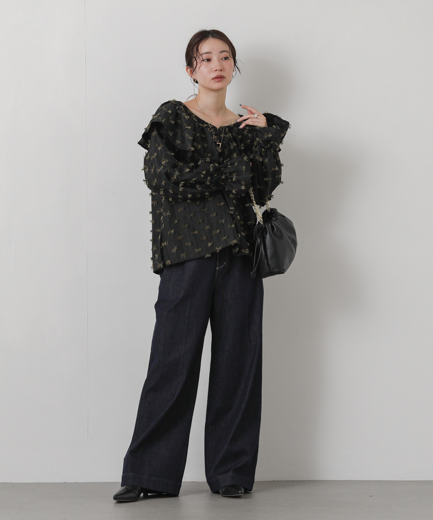 LOOK 01