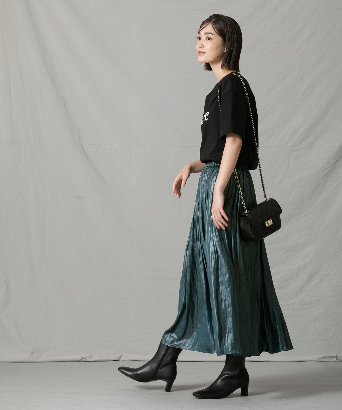 ダークグリーン