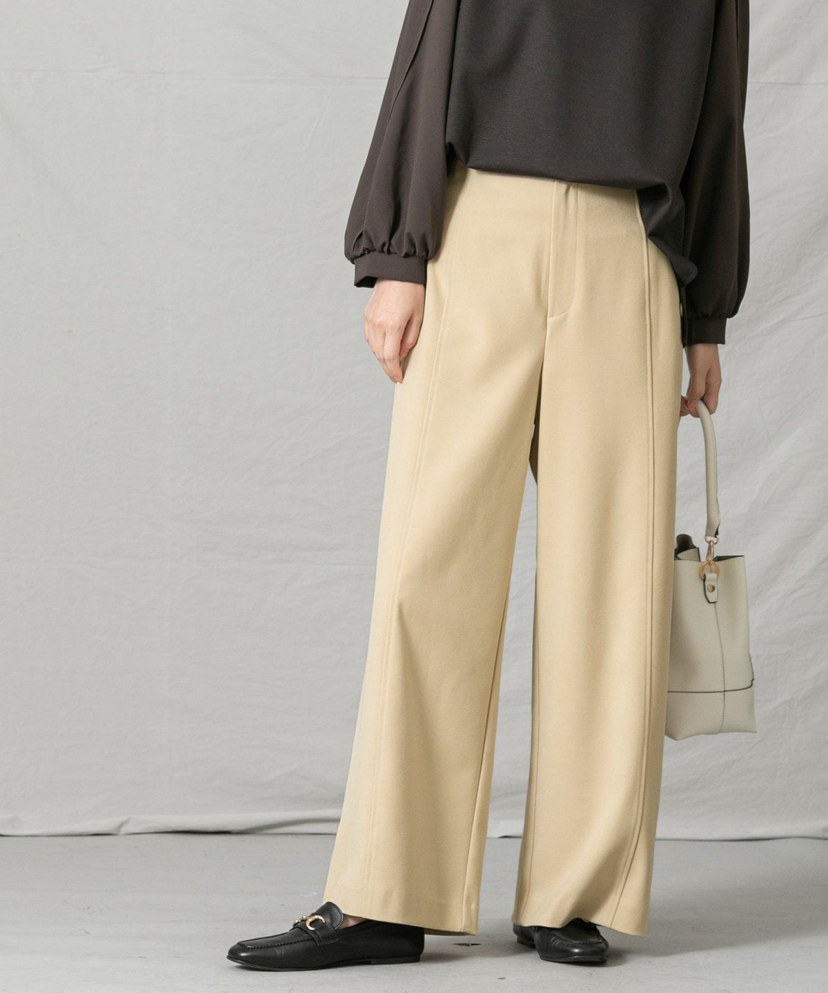 イエローベージュ