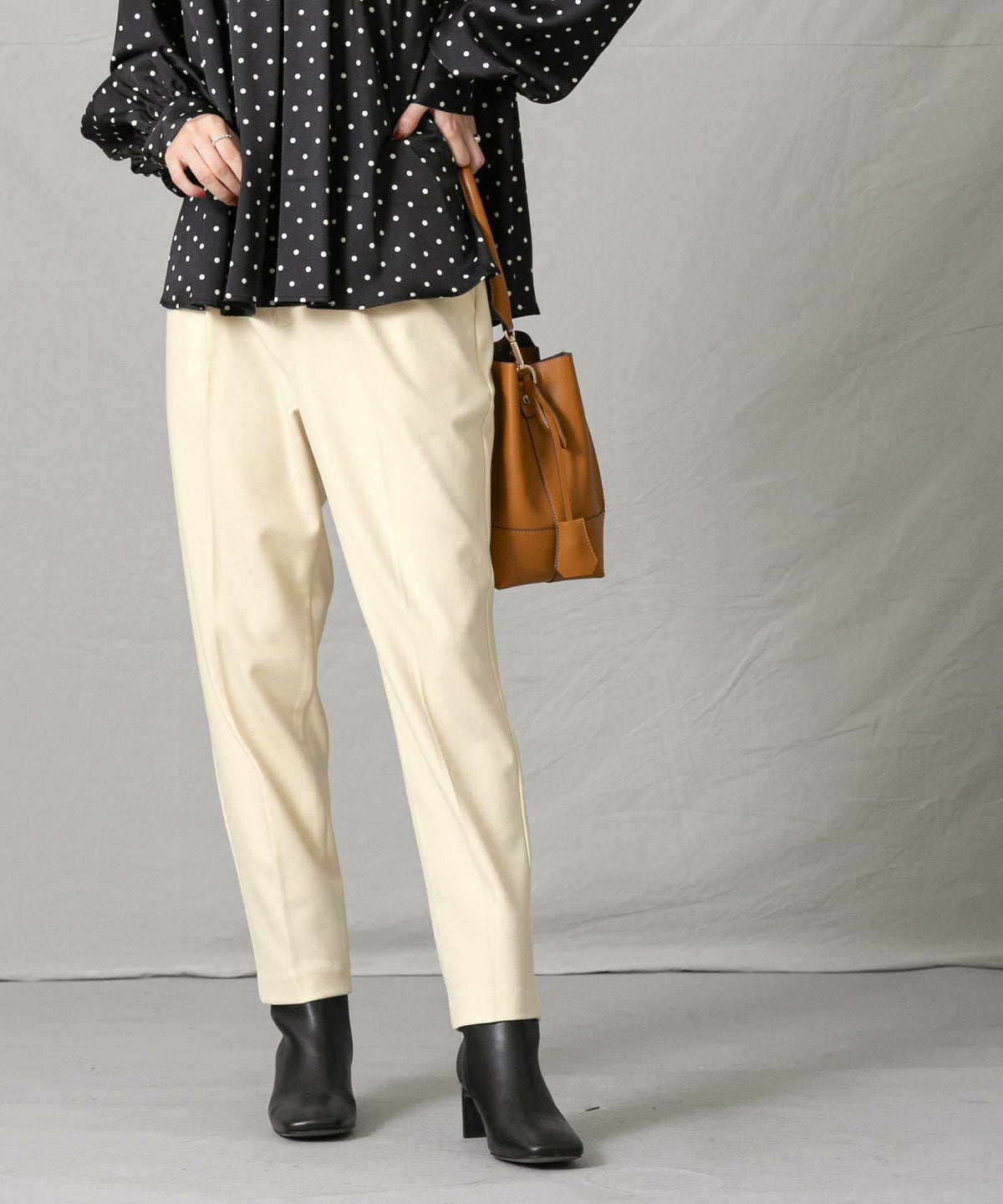 イエローベージュ