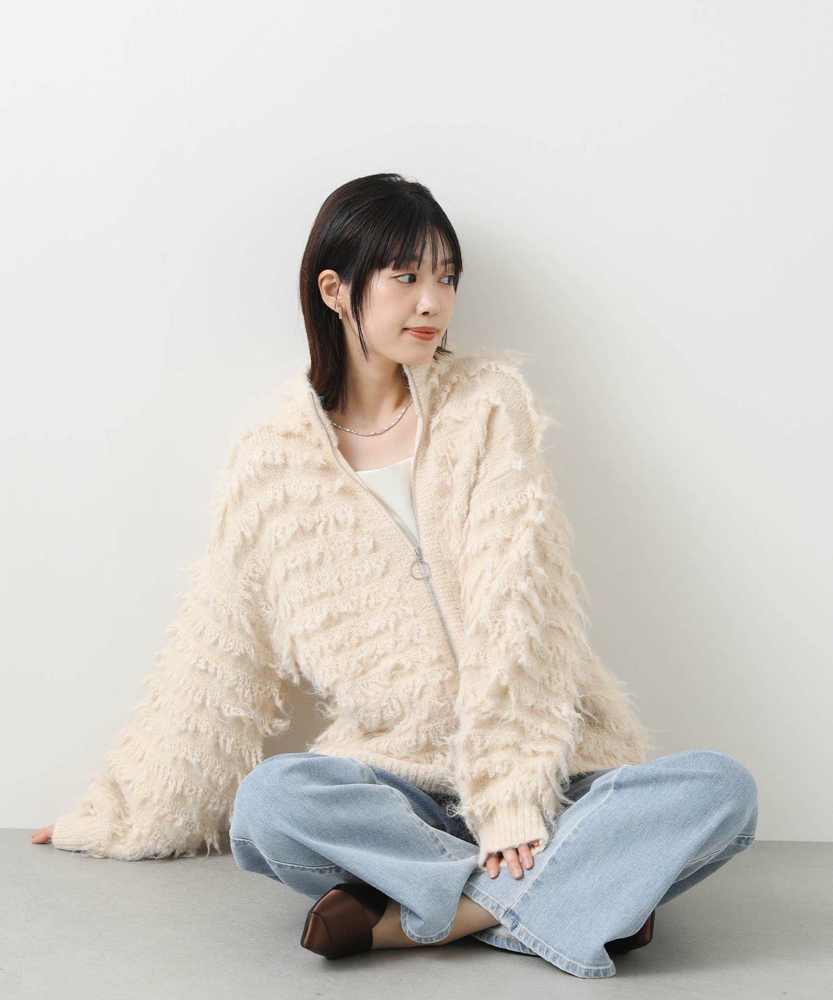 ベージュ