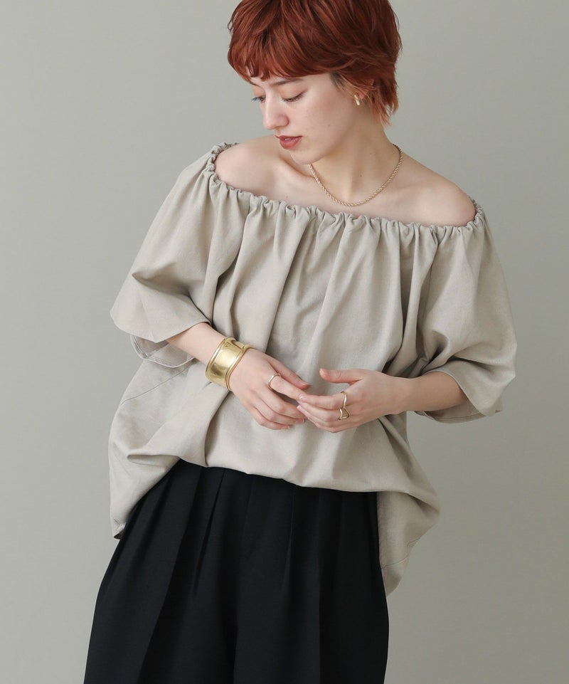 ライトベージュ