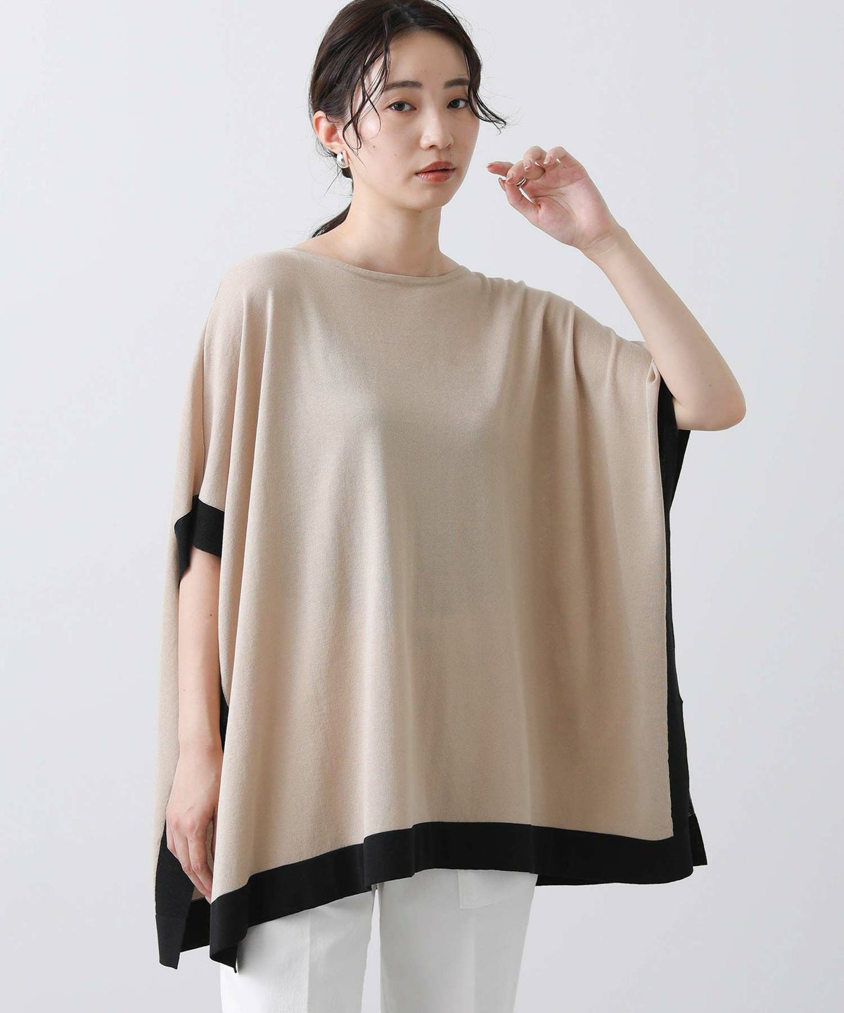 ベージュ×ブラック