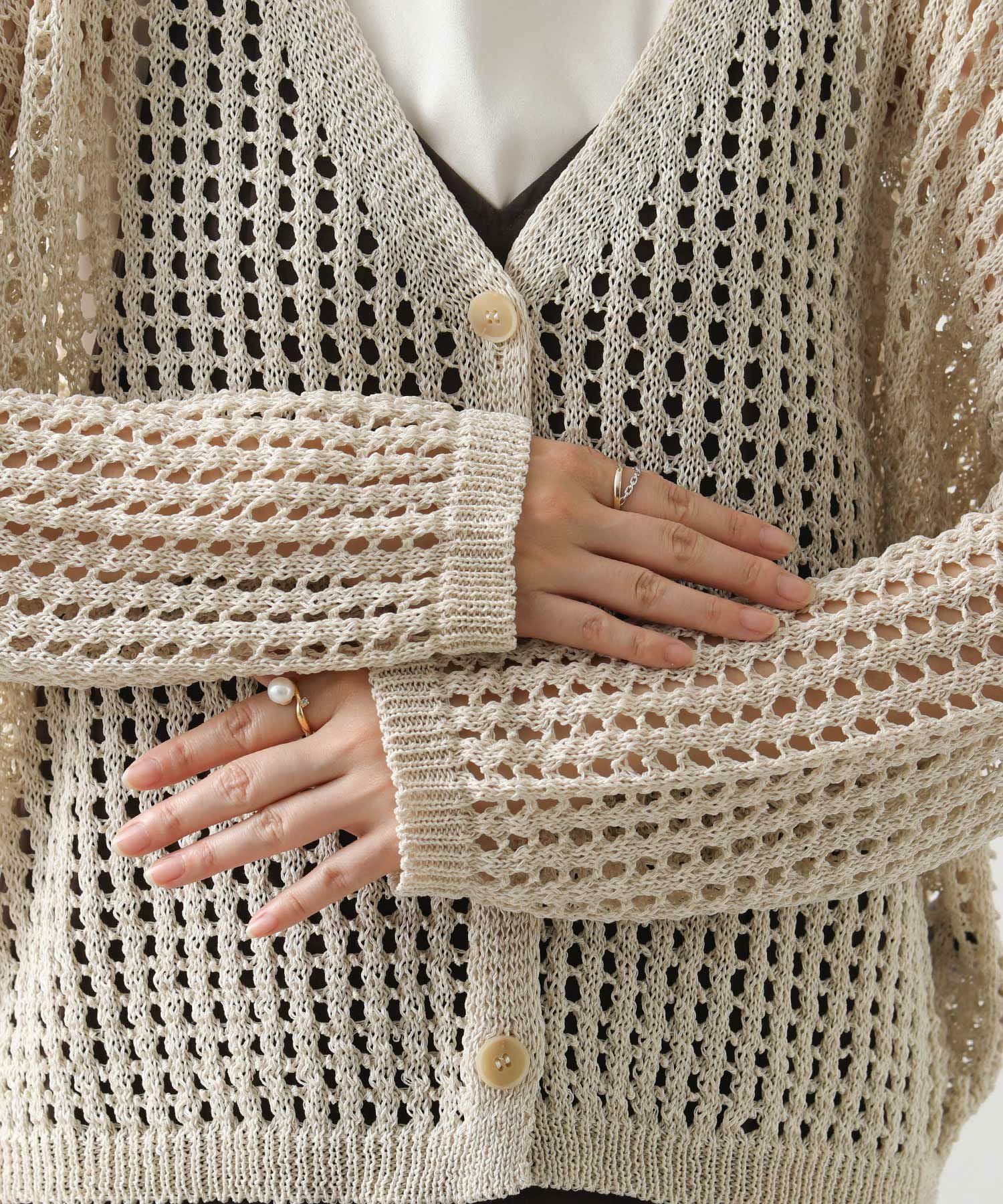 ◎ほぼ未使用　Spick&Span　ケーブルメッシュVカーディガン　ベージュ Gready BrilliantaメッシュVネックカーディガン | SEKIMIKI Online