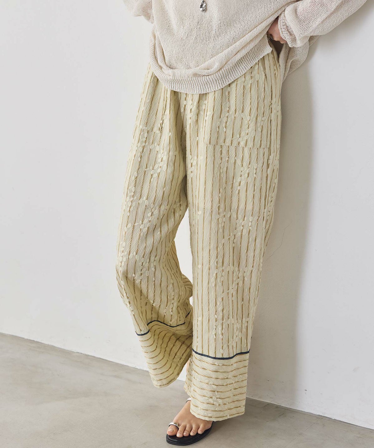 ライトベージュ