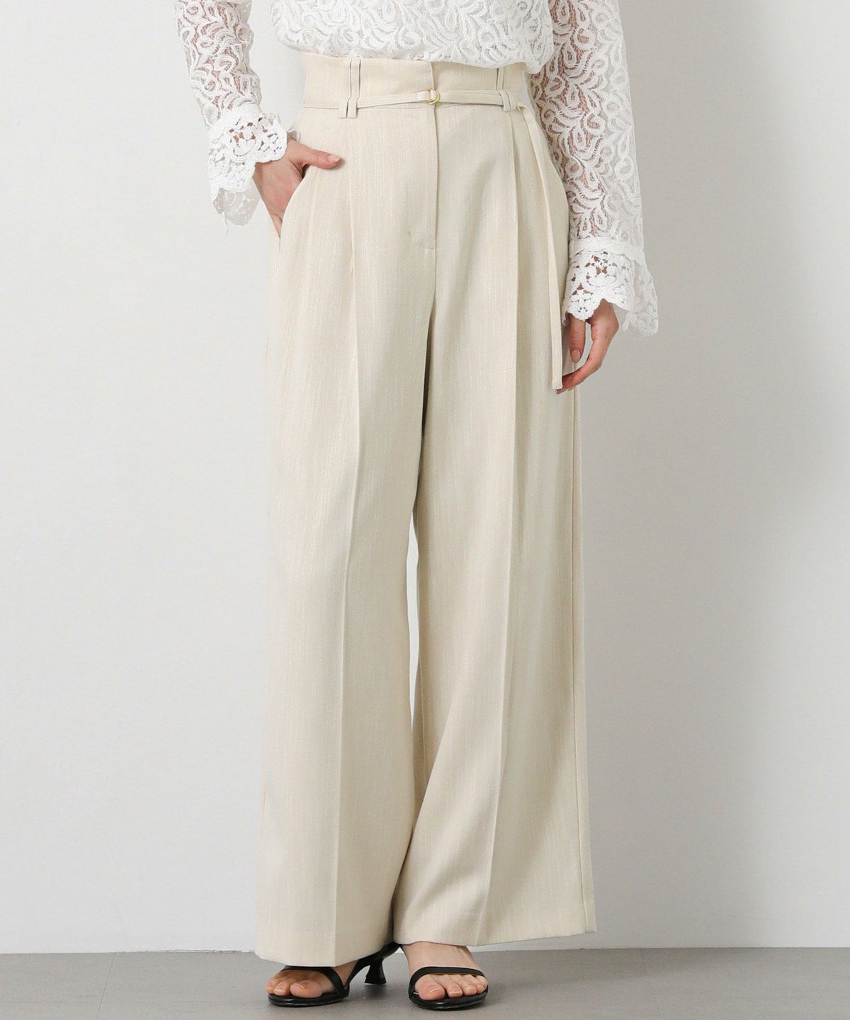 ライトベージュ