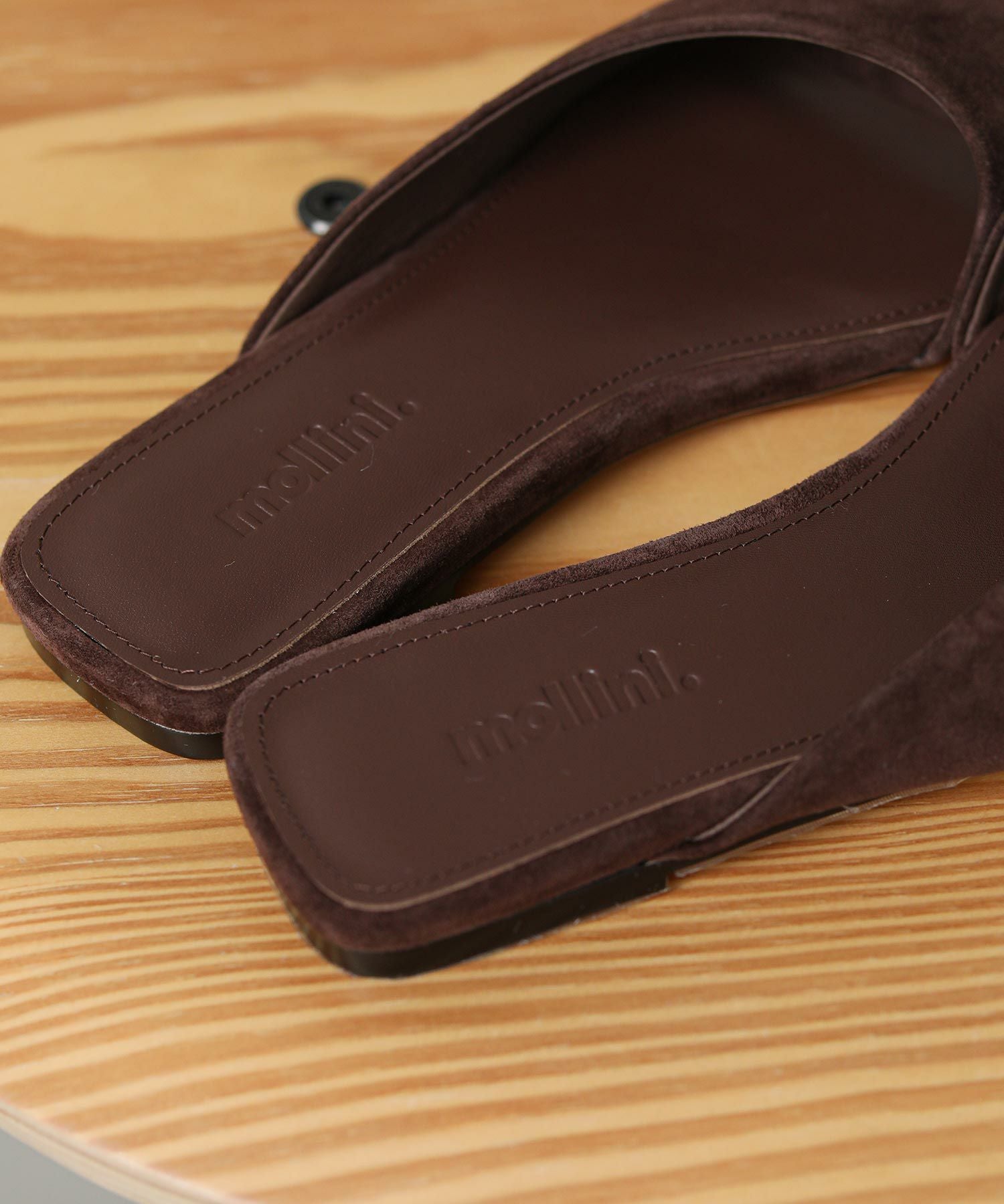 The rejoiceスウェードトングサンダル【Mollini】 | SEKIMIKI Online