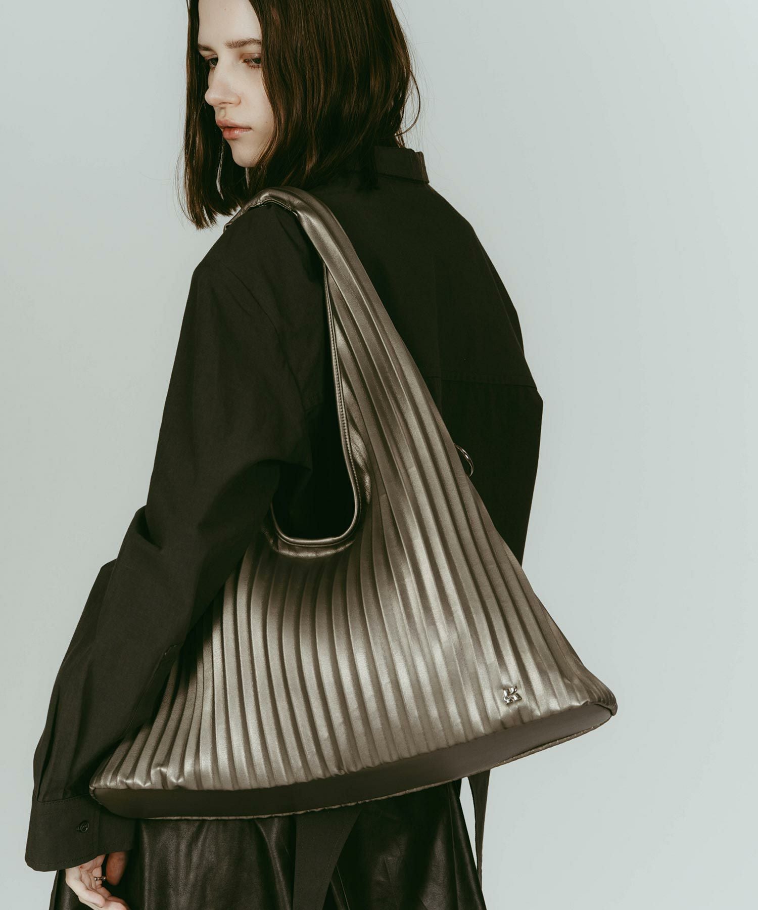 The rejoiceレザープリーツバッグ【Knuth Marf】 | SEKIMIKI Online