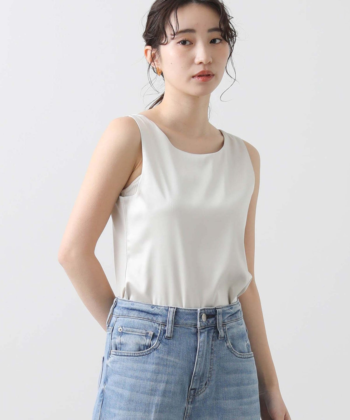 ライトベージュ