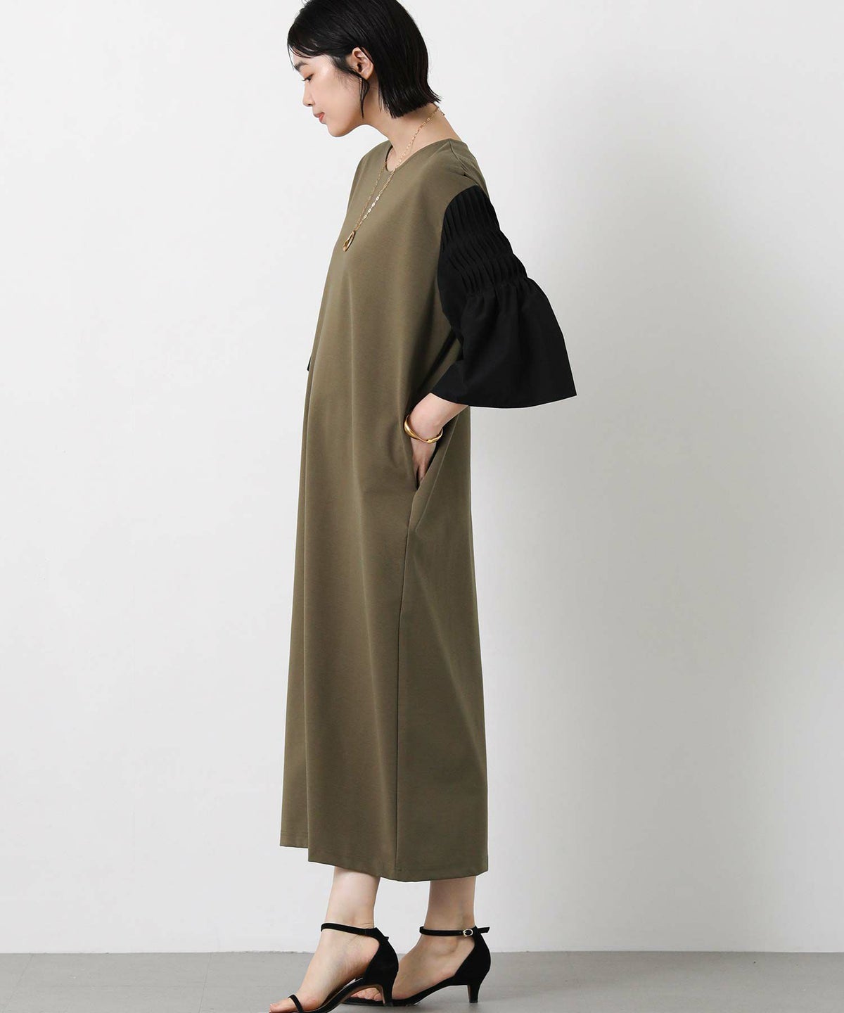 カーキ×ブラック