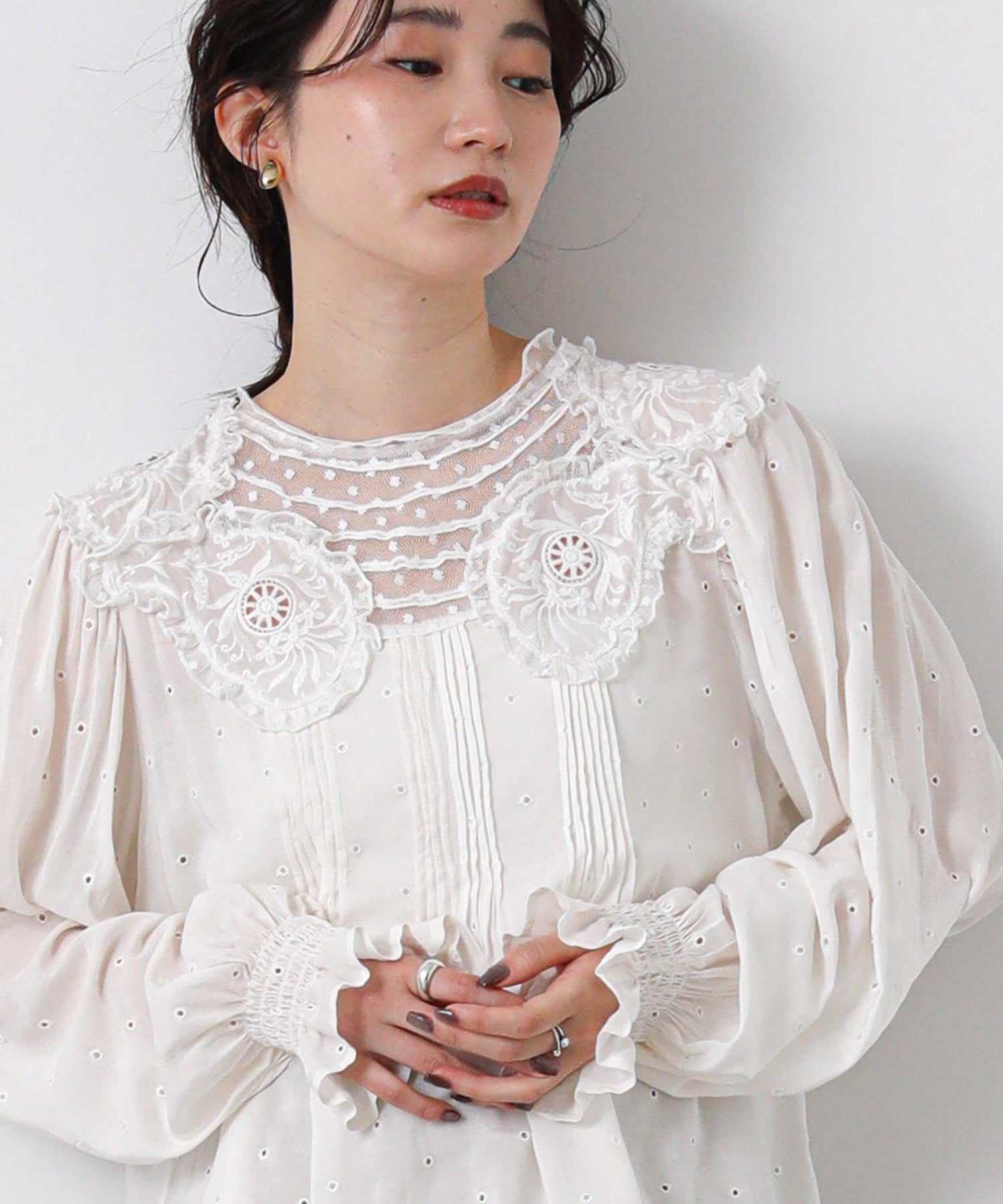 Gready Brilliantドット刺繍キャンディスリーブブラウス | SEKIMIKI Online