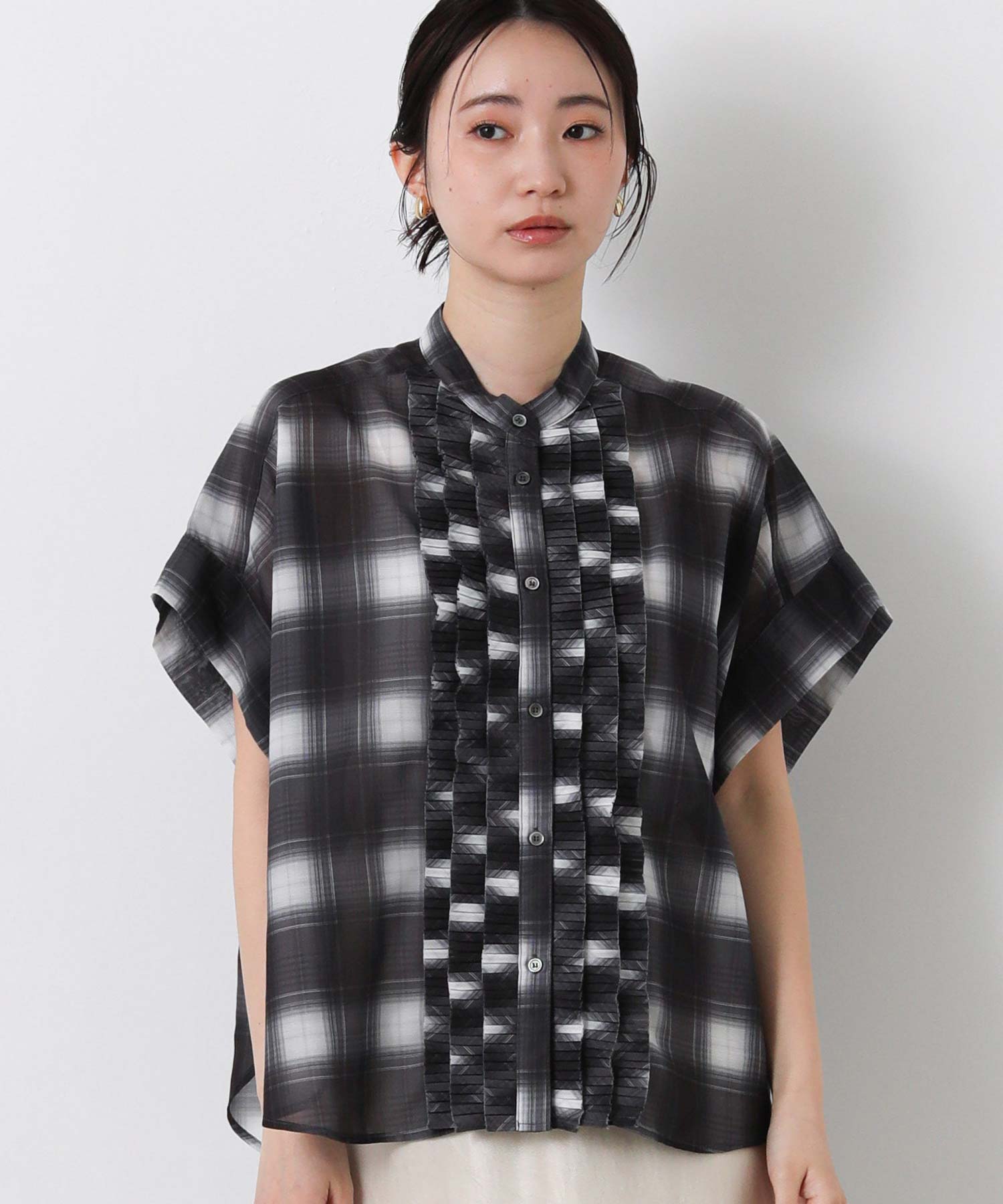 Gready Brilliant 線画フラワープリントフレンチスリーブブラウス Gready Brilliant（グレディブリリアン）の「線画フラワーHNフレンチ