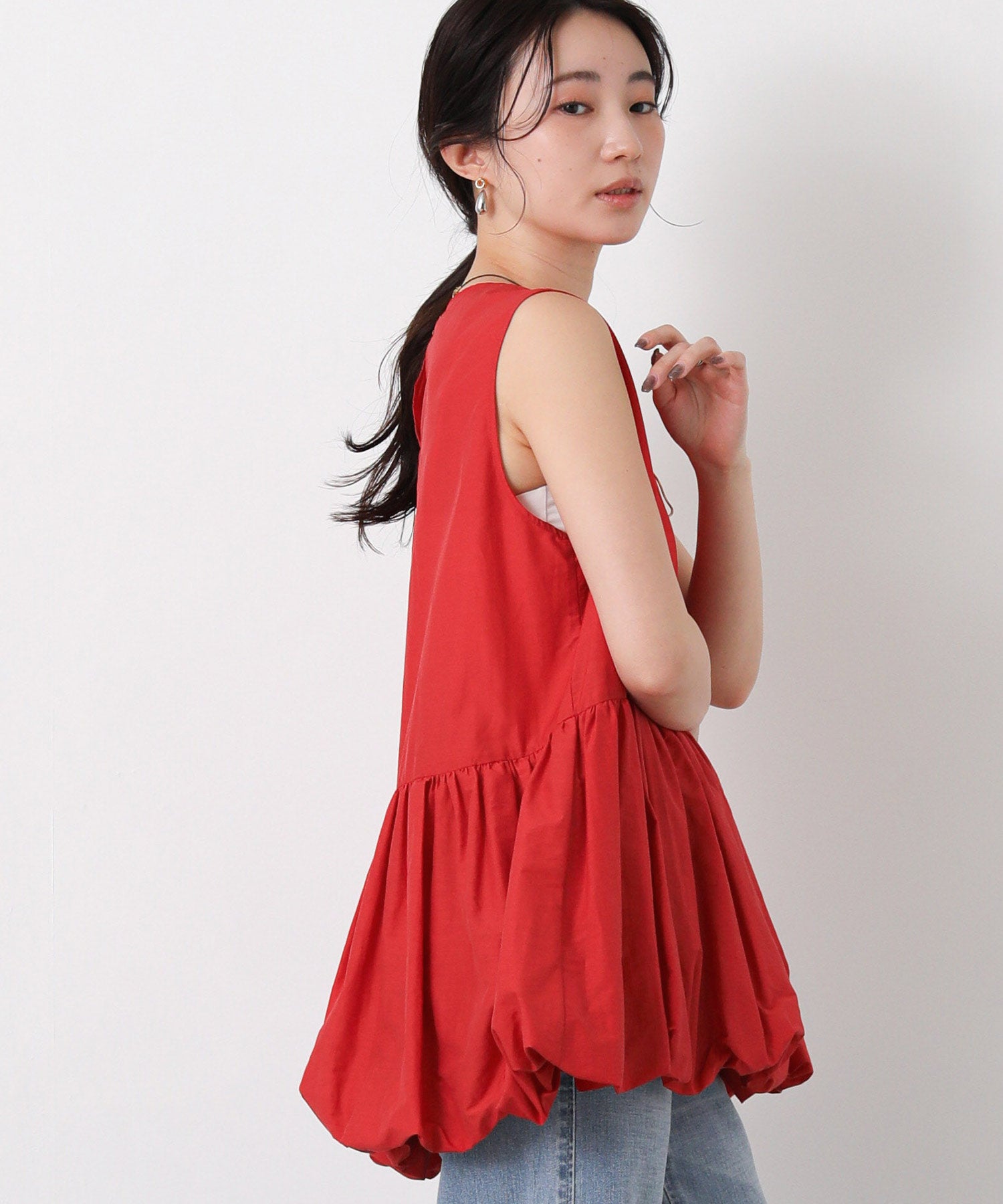 RED VALENTINO ノースリーブブラウス フリル 赤 RED VALENTINO - RED VALENTINO ノースリーブブラウス フリル 赤の通販