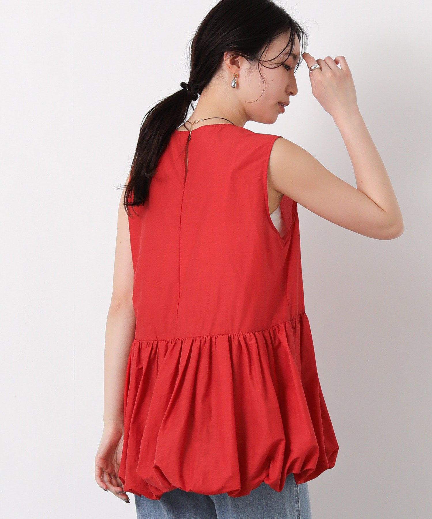 ケイナリタ Ribbon Strap Top ブラウス ノースリーブ 36 赤 Crisscross bandeau top in red