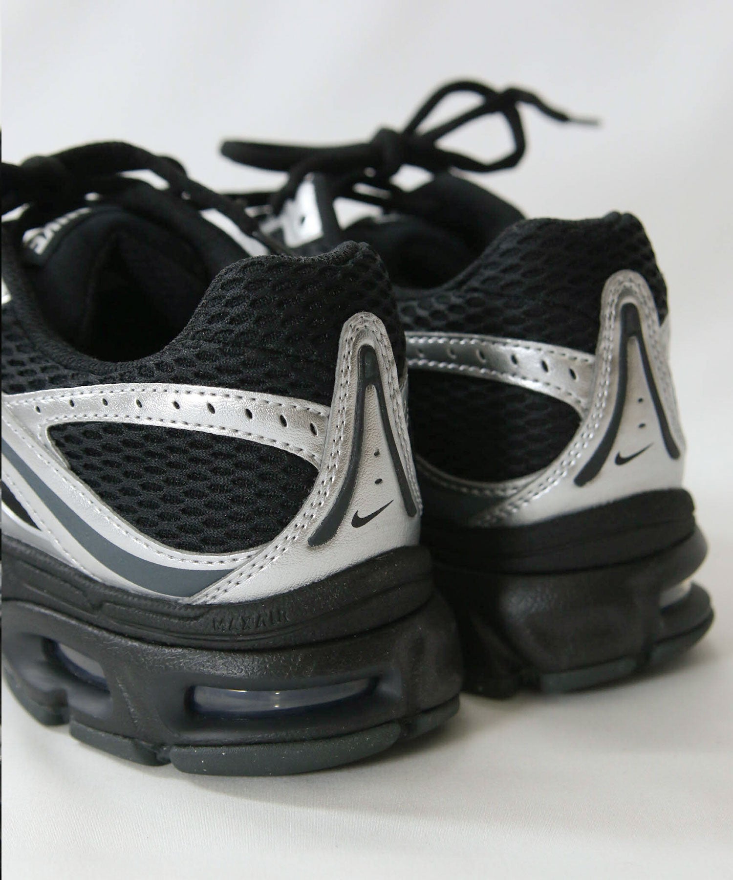 ともきち　レディース　BLK M Gready BrilliantNIKE MOTO2Kシューズ | SEKIMIKI Online
