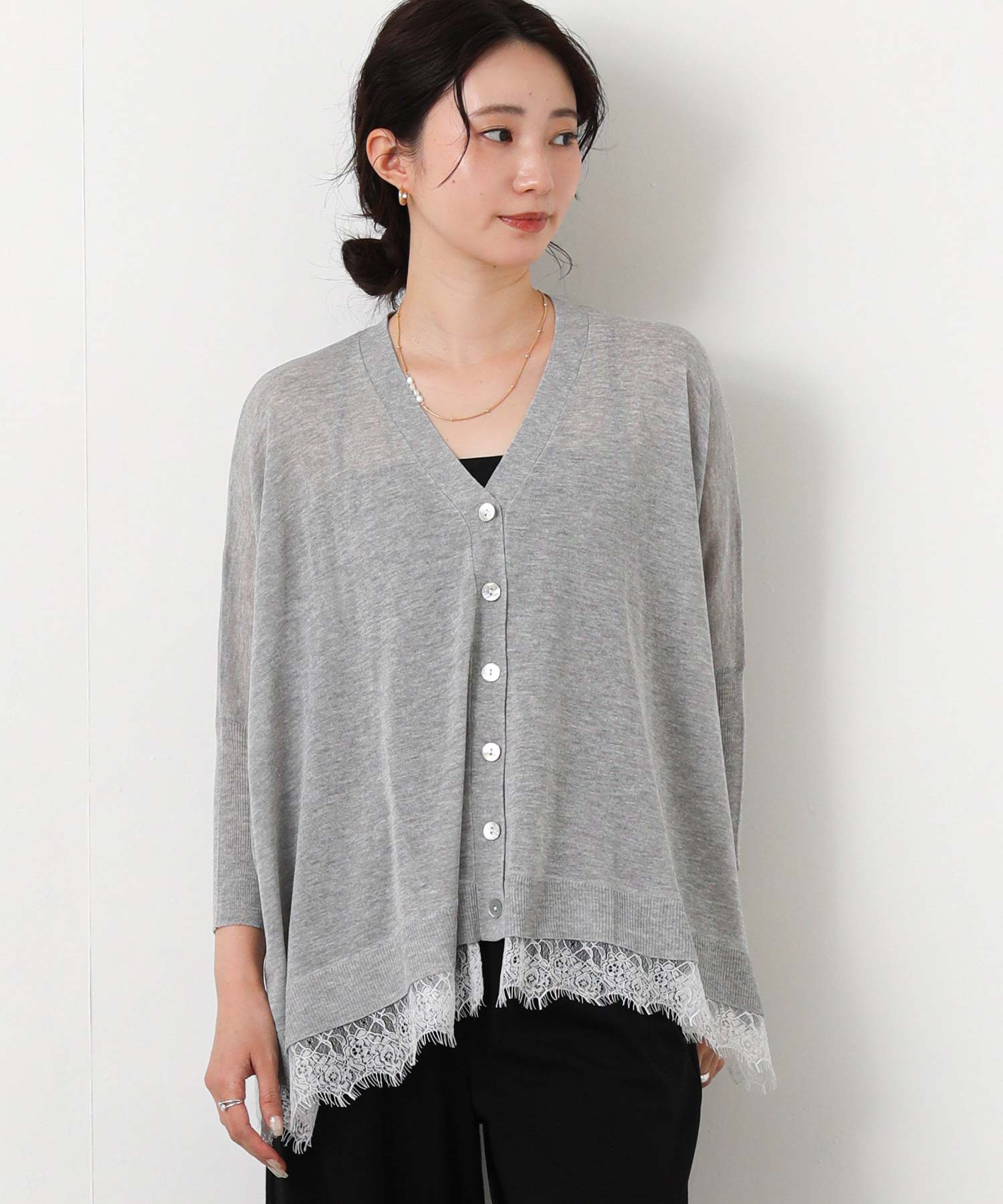 ITEM NO.08 Gready Brilliant レースヘムVネックカーディガンニット