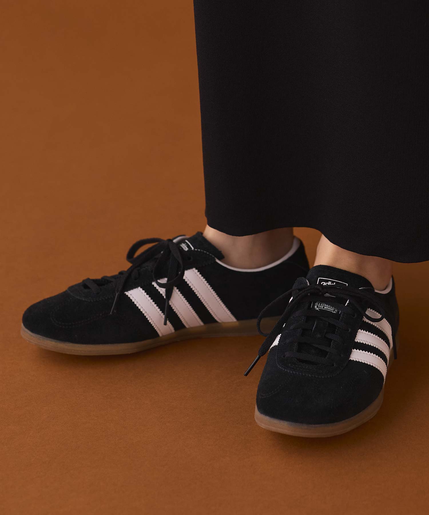 adidas GAZELLELOPROシューズ