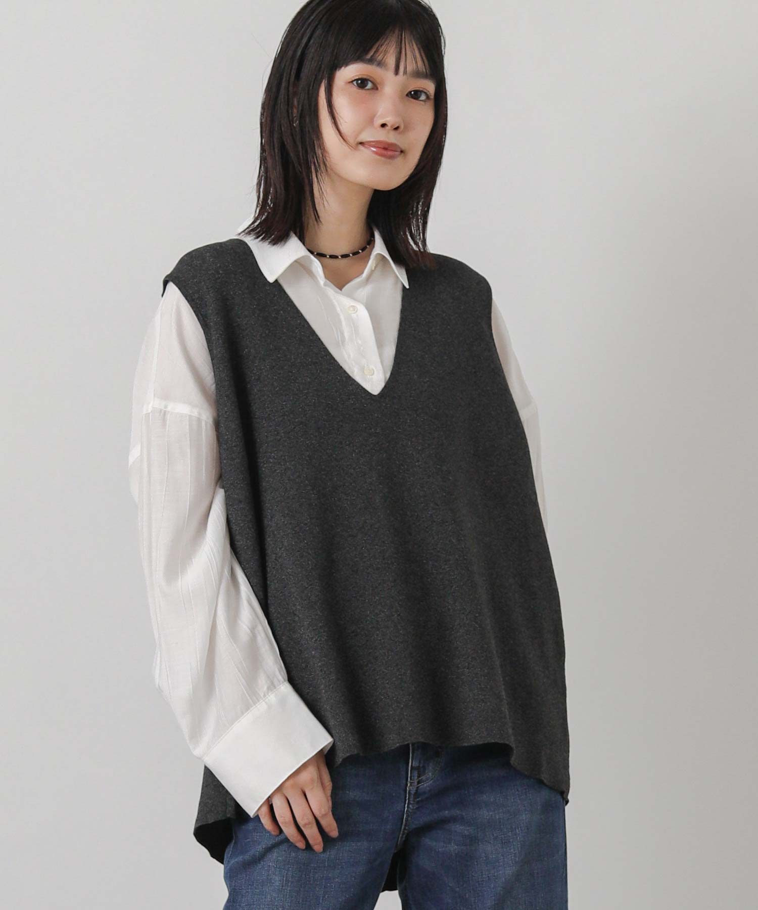 Gready Brilliant グレー Vネックベスト Gready Brilliant総針バックレイヤードVネックベスト | SEKIMIKI Online