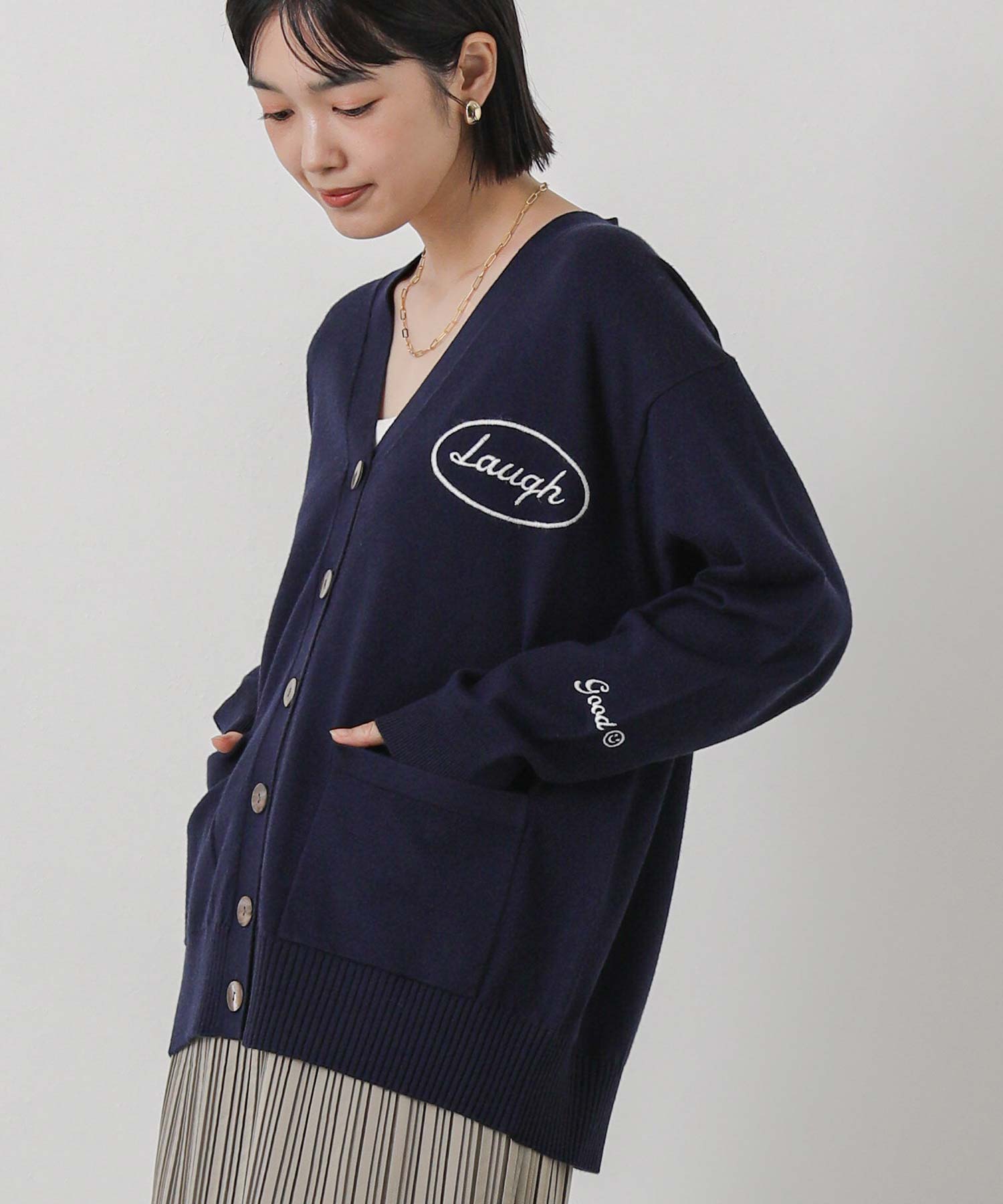 Gready Brilliantメッセージ刺繍ロゴVネックカーディガン | SEKIMIKI