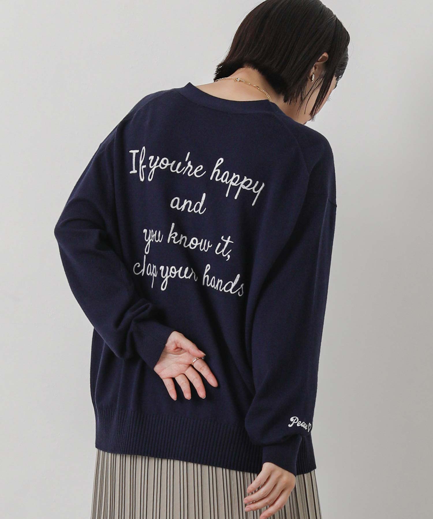 Gready Brilliantメッセージ刺繍ロゴVネックカーディガン | SEKIMIKI