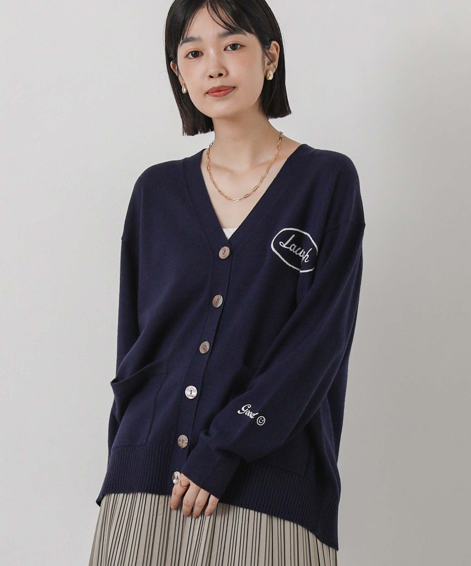 Gready Brilliantメッセージ刺繍ロゴVネックカーディガン | SEKIMIKI